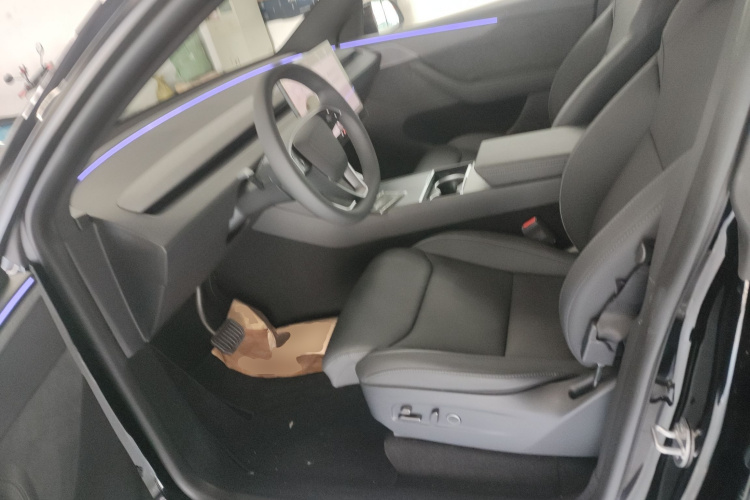 特斯拉 Model Y L 2025 汽车图片 #15