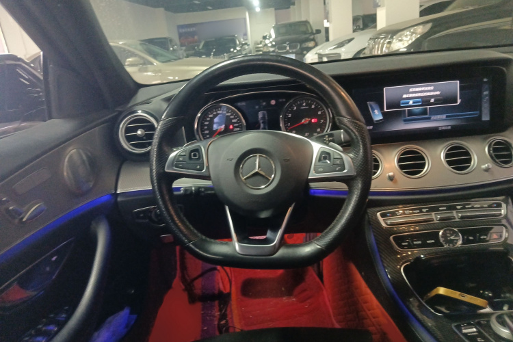 Mercedes-Benz E Class 2017 immagine di auto #15