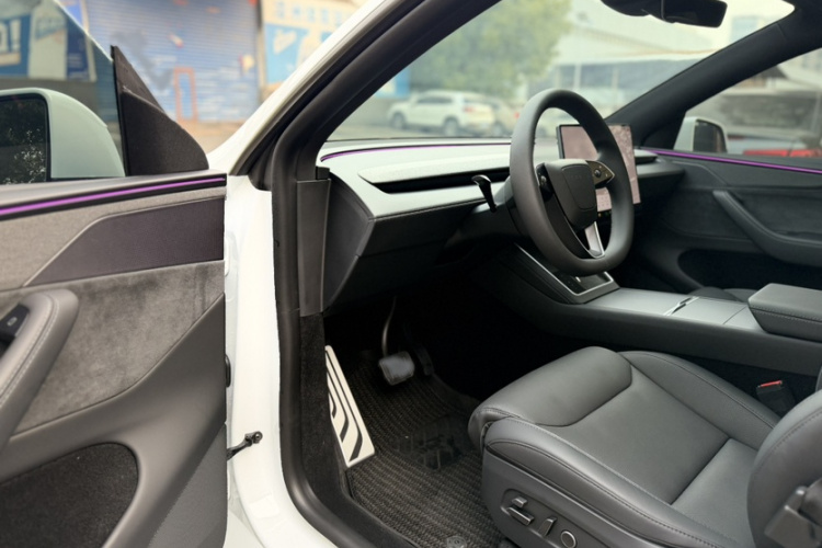 特斯拉 Model Y L 2025 汽车图片 #15