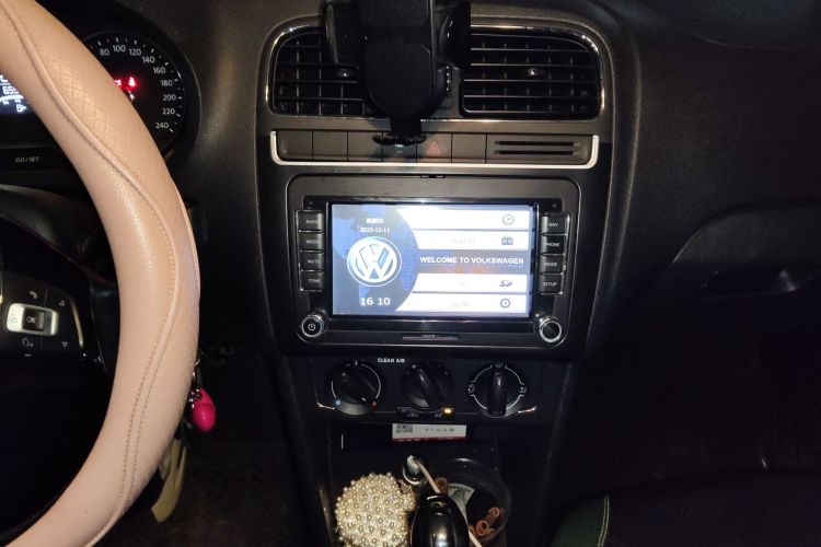 Polo 2016 car image #15