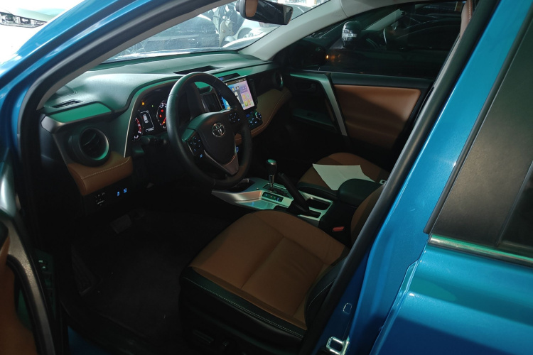 RAV4 2016 immagine di auto #15