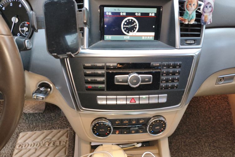 Mercedes-Benz M Class 2015 car image #15