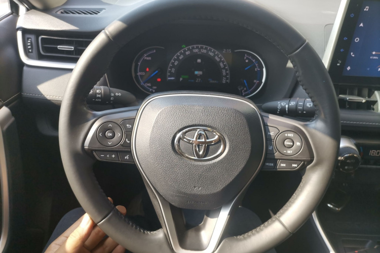 Toyota RAV4 2022 car image #15
