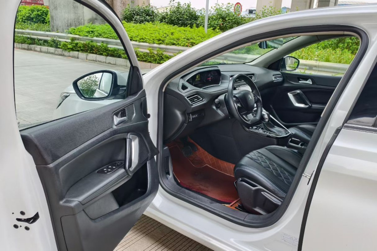 Peugeot 308 2019 car image #15