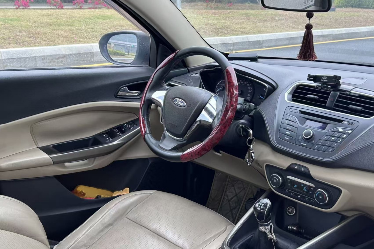 Ford Escort 2015 #15 Ford Escort 2015 immagine di auto #15