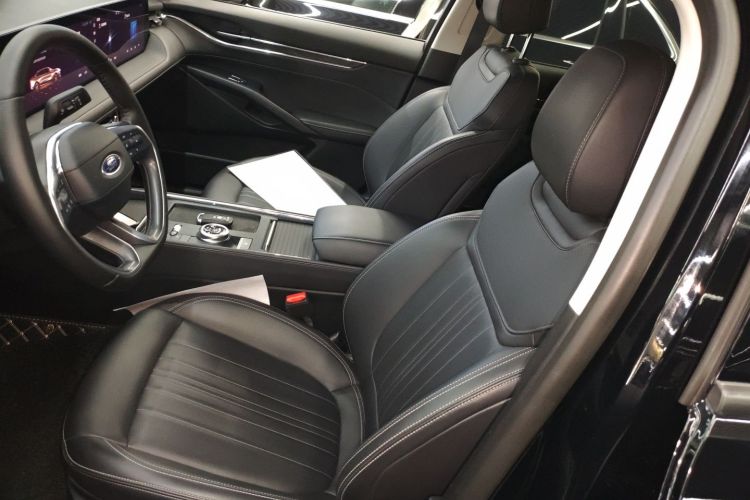 Ford Mondeo 2025 car image #15