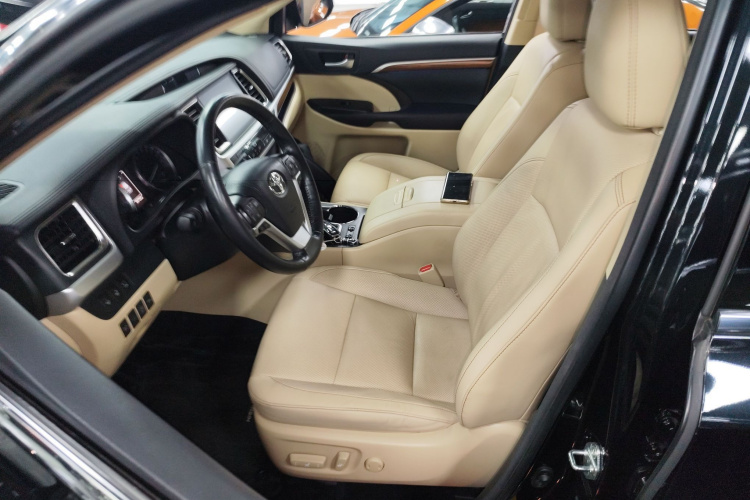 Toyota Highlander 2018 car image #15