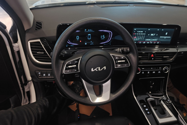 Kia Seltos 2025 car image #15