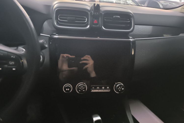 Lynk & Co 02 2019 car image #15