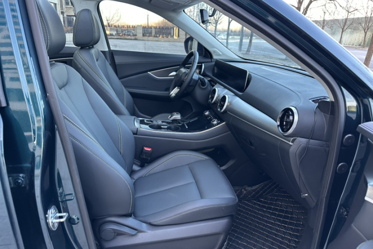 Forthing T5 EVO 2023 car image #15
