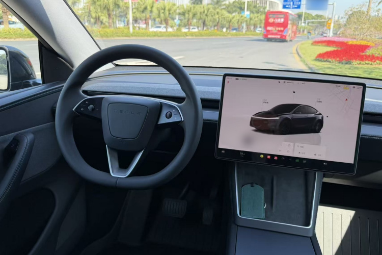 Tesla Model Y 2025 car image #15