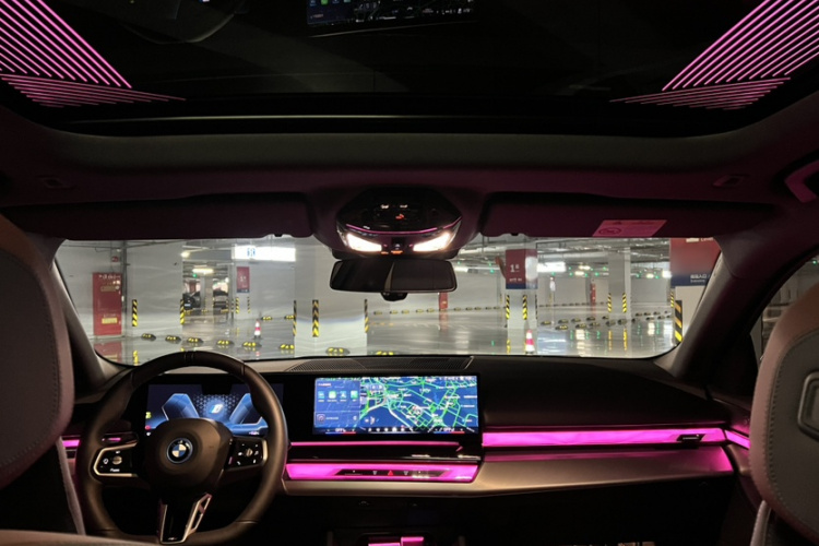 BMW i5 2025 car image #15