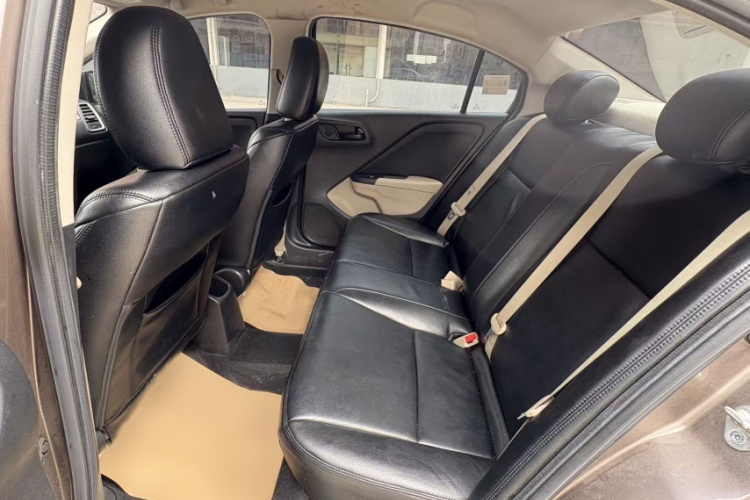 Honda Greiz 2018 صورة سيارة #15