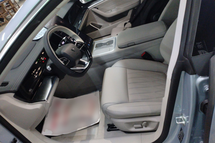 哪吒汽车 哪吒S猎装 2025 汽车图片 #15