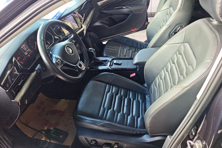 Volkswagen Passat 2019 car image #15