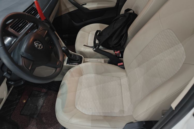 Skoda Rapid 2016 car image #15