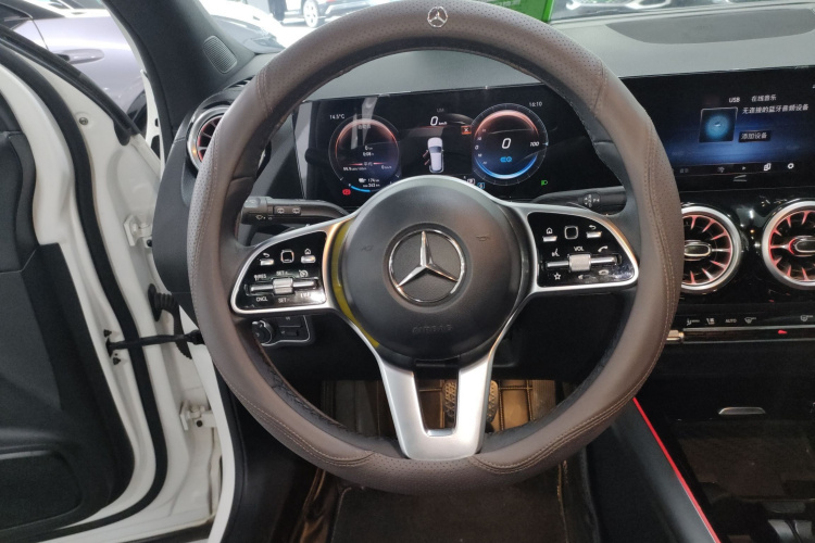 Mercedes-Benz EQA Class 2022 immagine di auto #15