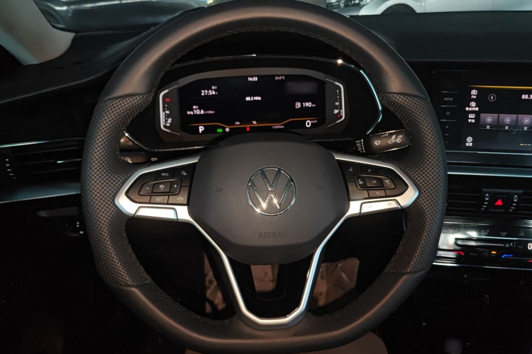 Volkswagen Passat 2024 car image #15