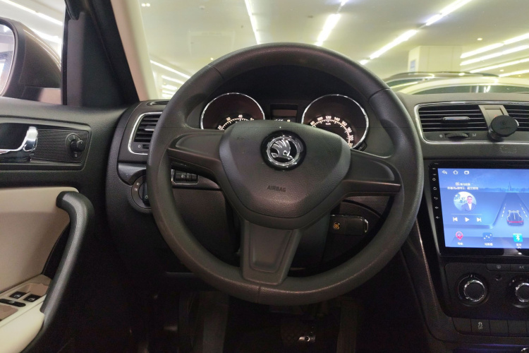 Skoda Yeti 2016 car image #15