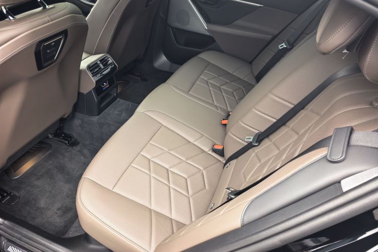 BMW i5 2024 car image #15