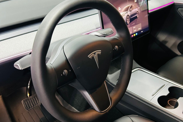 Tesla Model Y 2024 car image #15