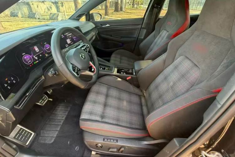 Volkswagen GolfGTI 2023 car image #15