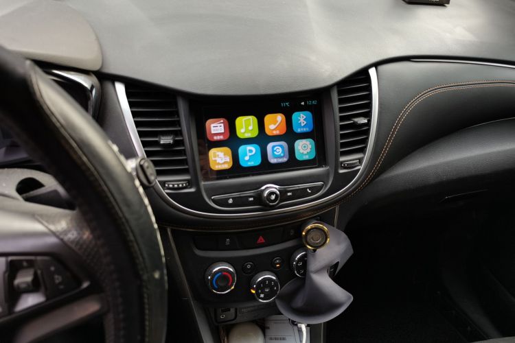 Chevrolet Tracker 2018 #15 Chevrolet Tracker 2018 car image #15