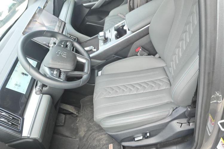 BYD SongL DM-i 2025 car image #15
