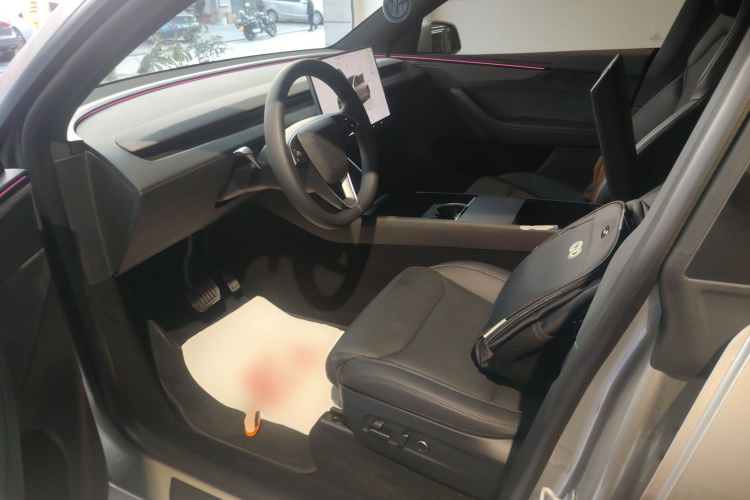 特斯拉 Model Y L 2025 汽车图片 #15