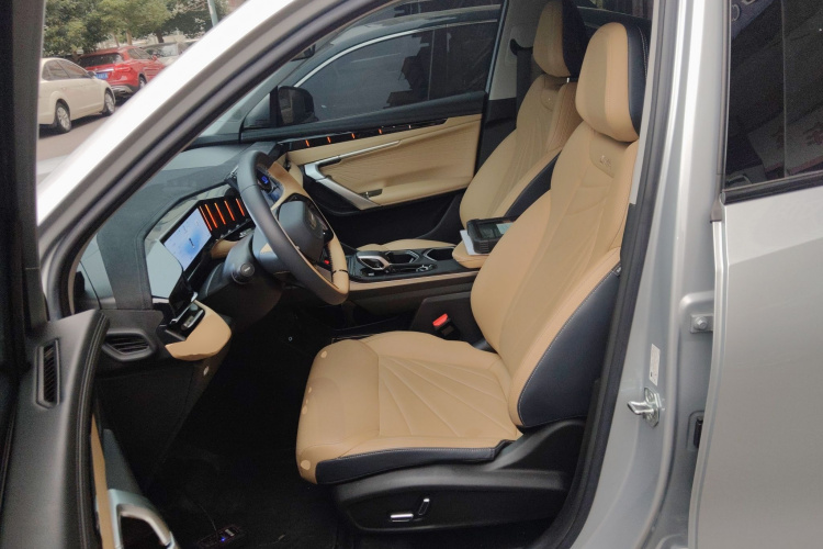 GEELY Boyue L 2023 car image #15