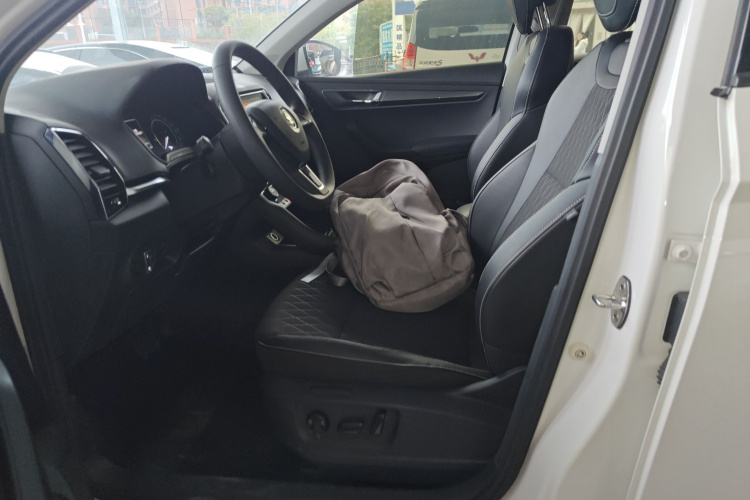 Skoda Karoq 2020 изображение автомобиля #15