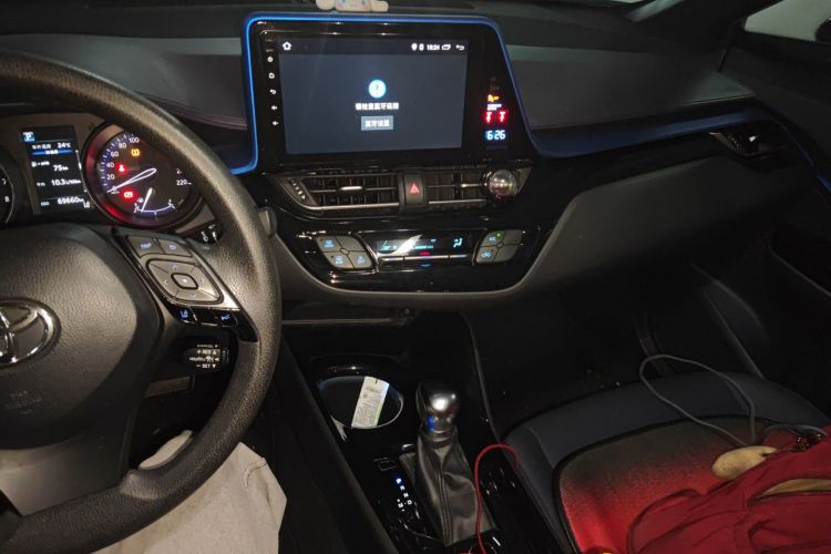 Toyota C-HR 2019 #15 Toyota C-HR 2019 car image #15