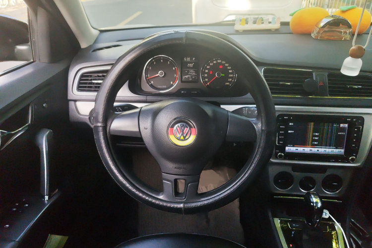 Volkswagen Lavida 2013 immagine di auto #15