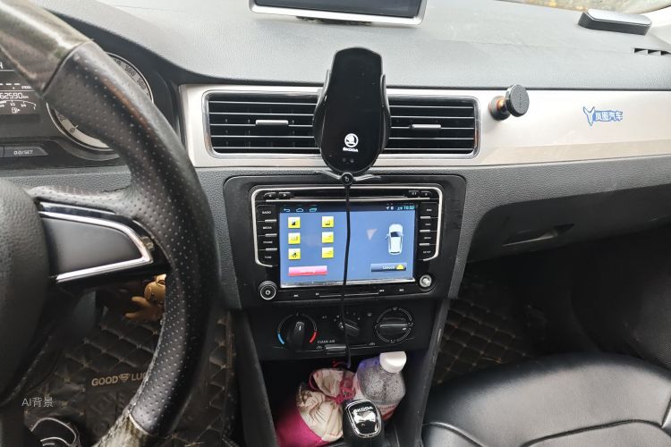 Skoda Rapid 2018 car image #15