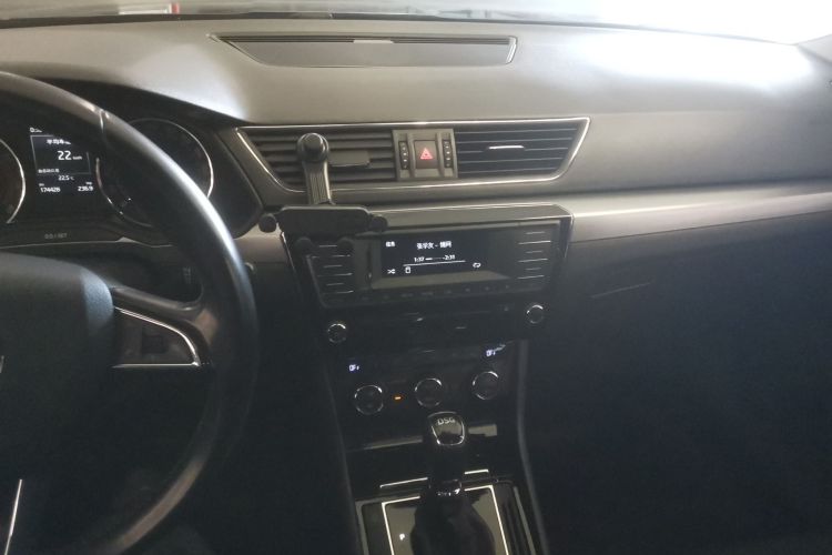 Skoda Superb 2015 car image #15