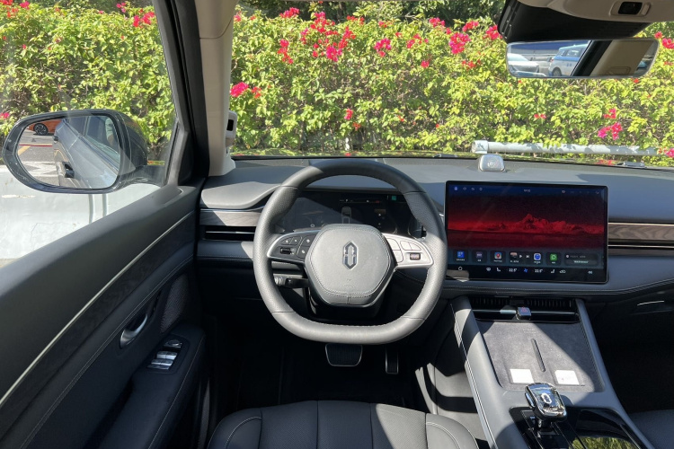 2023 car image #15