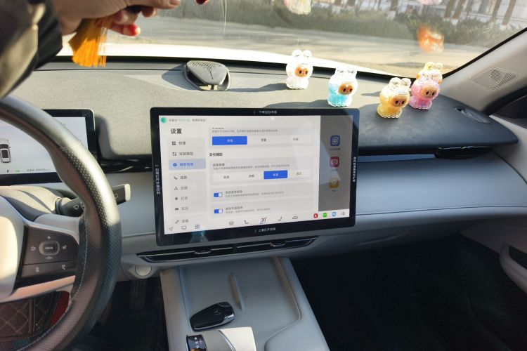 Changan UNI-Z PHEV 2024 #15 Changan UNI-Z PHEV 2024 immagine di auto #15