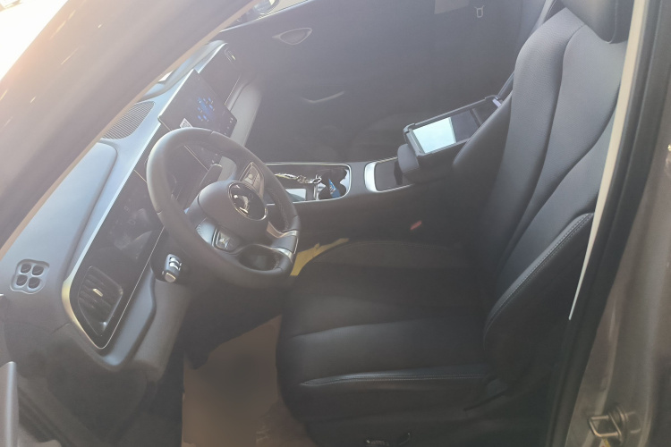 BYD Sea Lion 05 EV 2025 car image #15