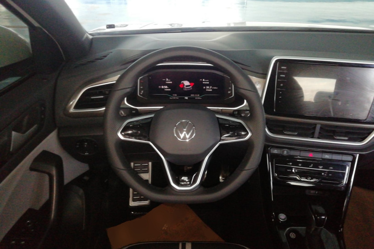 Volkswagen T-Roc 2023 car image #15