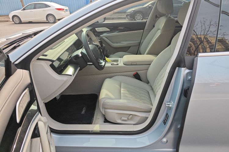 哪吒汽车 哪吒S猎装 2025 汽车图片 #15