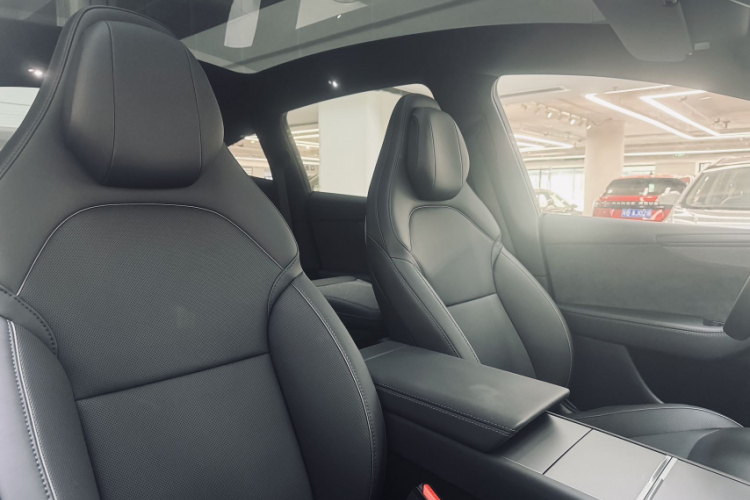 特斯拉 Model Y L 2025 汽车图片 #15