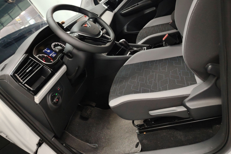 VS5 2025 car image #15