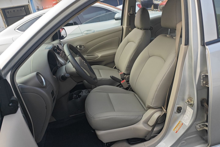 Nissan Sunny 2016 #15 Nissan Sunny 2016 car image #15