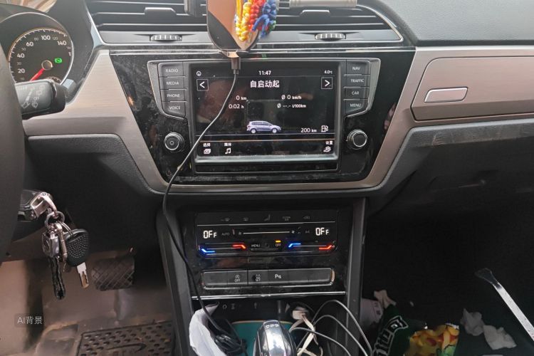 Volkswagen Touran 2021 car image #15