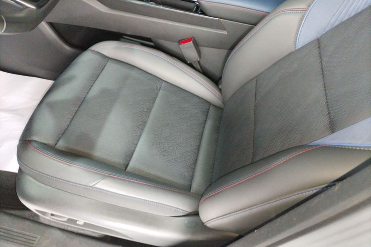 Chevrolet Equinox Plus 2024 car image #15