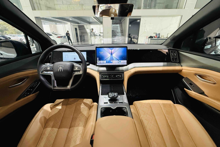 BYD SongL DM-i 2024 #15 BYD SongL DM-i 2024 car image #15