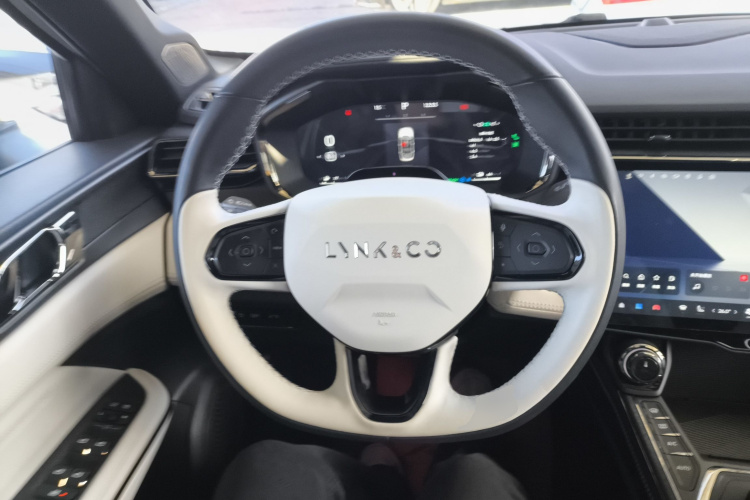 Lynk & Co 01 EM-P 2022 car image #15