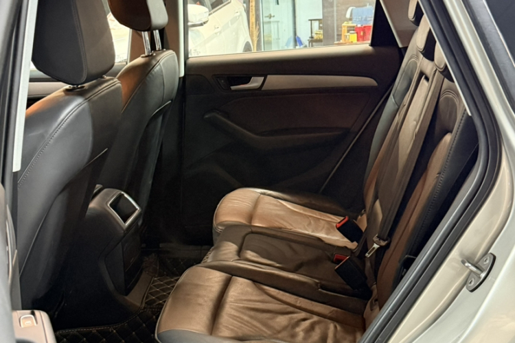 Audi Q5 2018 صورة سيارة #15