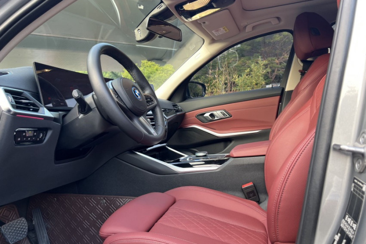 BMW i3 2022 car image #15