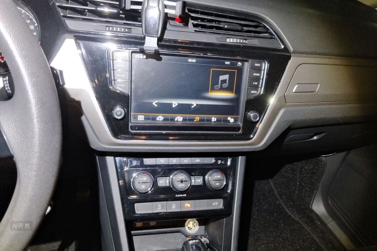 Volkswagen Touran 2018 immagine di auto #15